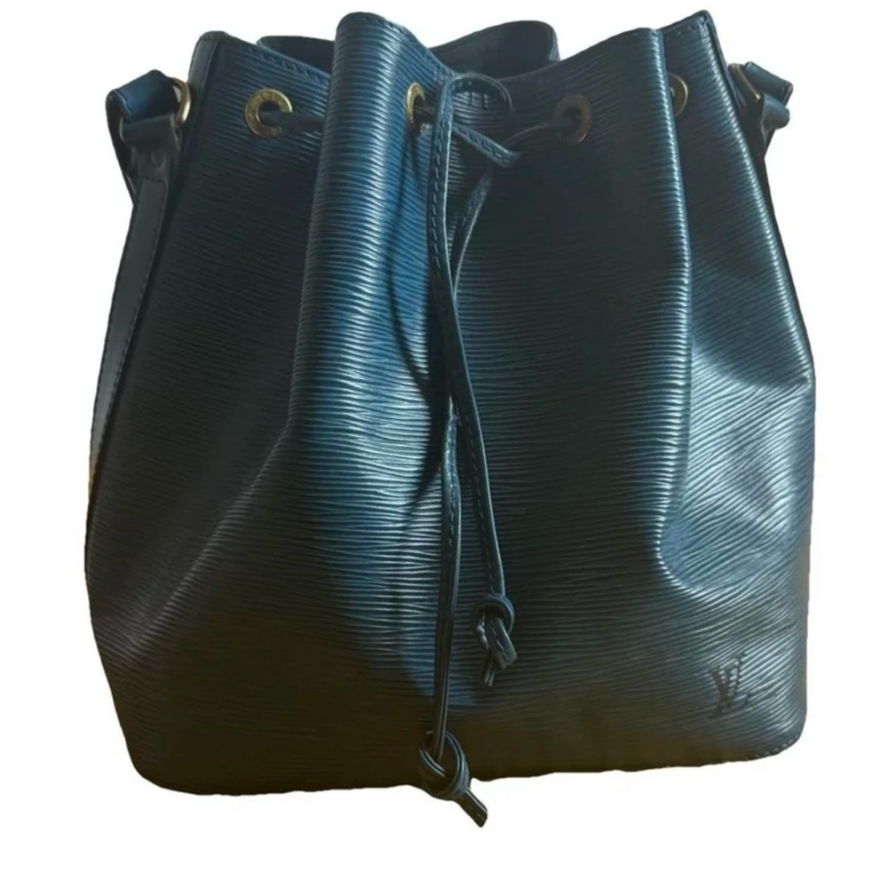 Elegant LV Epi Blue Bucket Bag